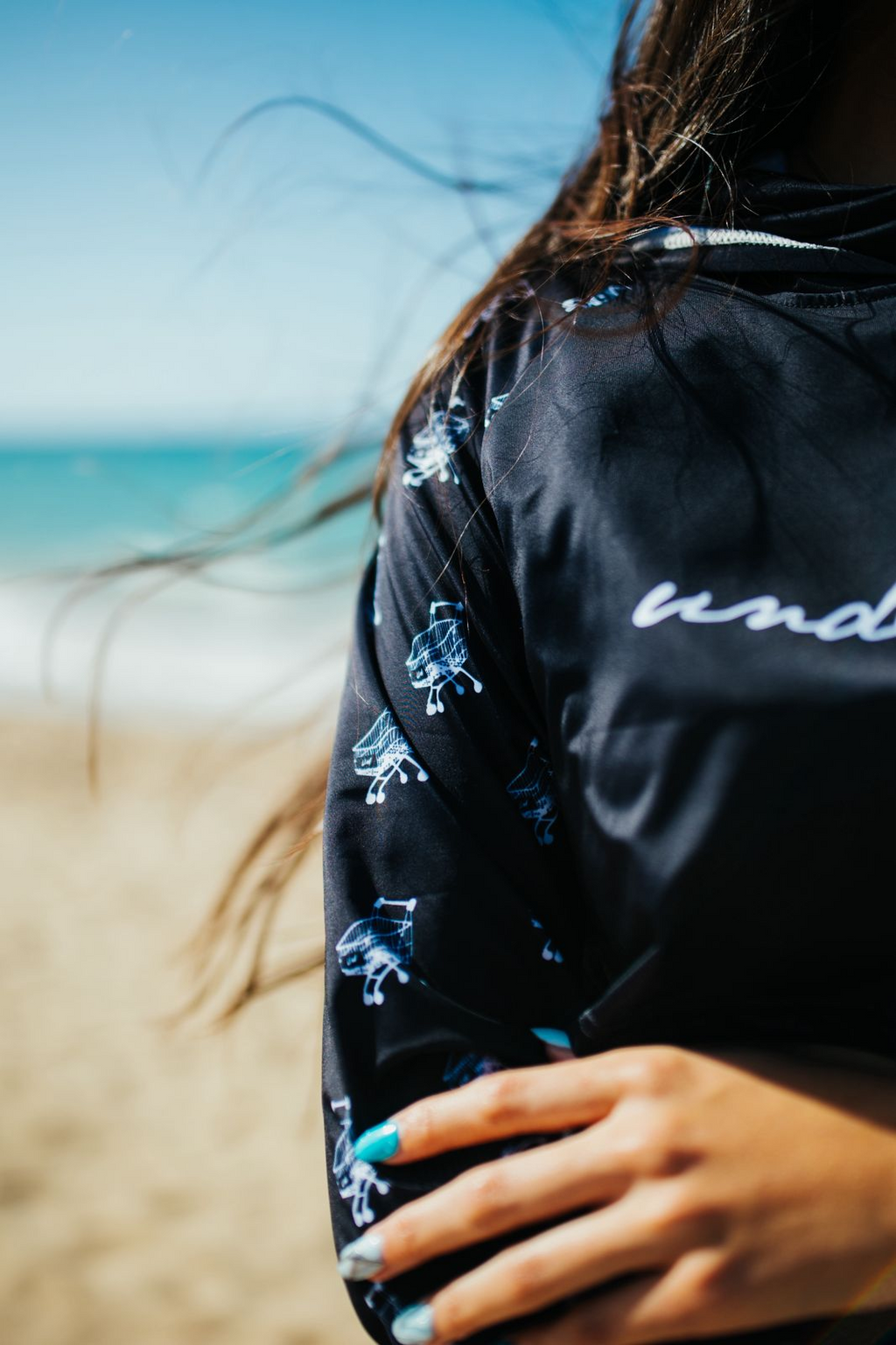 UNDER THE SUN CROP TOP – BLACK
